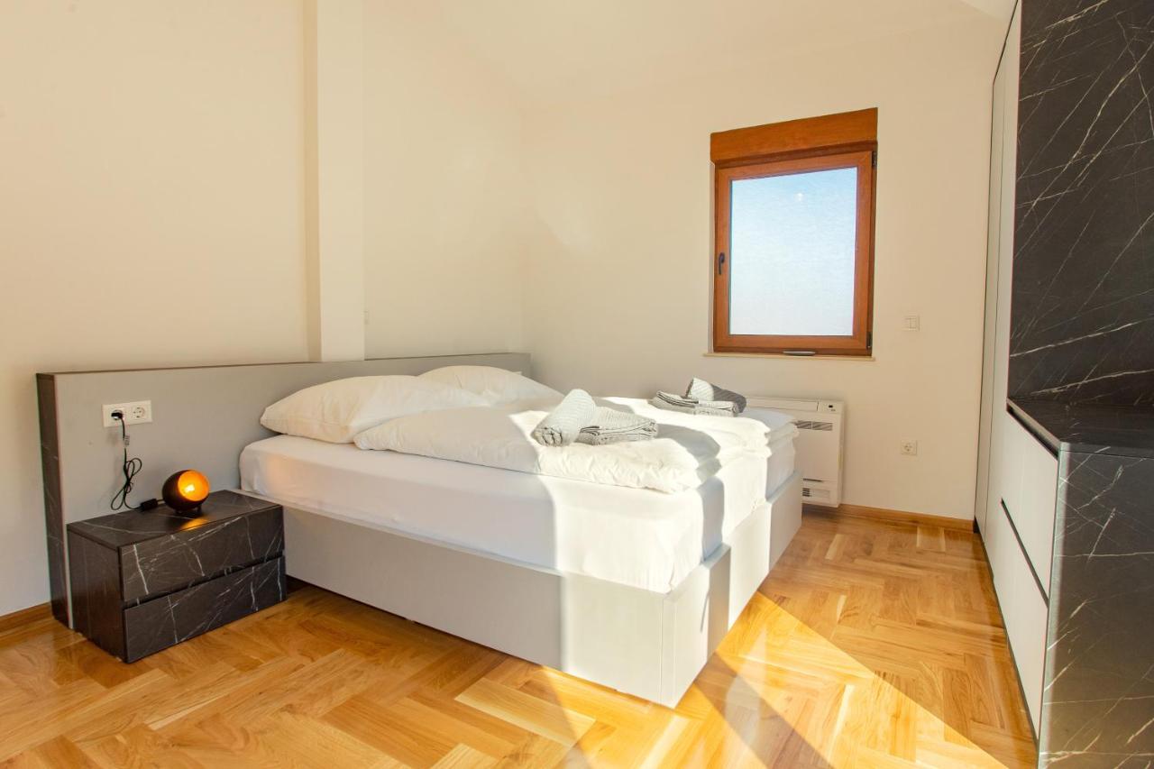 מוסטר Exclusive Penthouse Old Town With Sauna And Jacuzzi מראה חיצוני תמונה